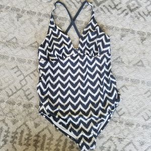 Liz Lange Maternity swim suit Size Large